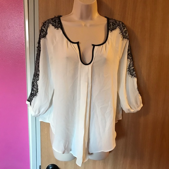 Pretty white chiffon blouse with black lace - Picture 1 of 3